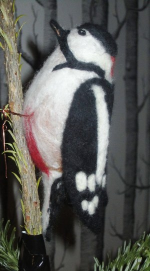 Needlefelted woodpecker 002